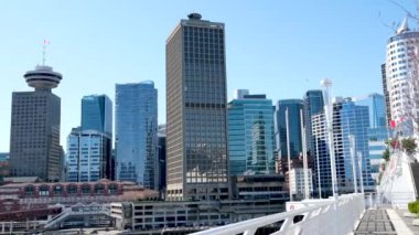 Kanada manzaralı bir yer güzel bir şehir gökdeleninin farklı taraflarında tatil gezisi cam ofis restoranları Pasifik Okyanusu şehir merkezi Kanada Vancouver 2023