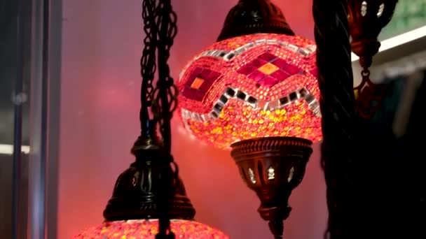 Multi Barevné Turecké Mozaiky Lampy Stropním Trhu Slavném Grand Bazaar — Stock video