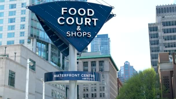Vancouver Kanada 2023 Food Court Brunnen Draußen Den Masken Waterfront — Stockvideo