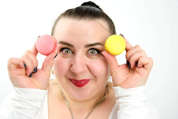 Satisfied Happy Woman Eating Macaroons White Background Space Text Advertising — Stock Photo, Image