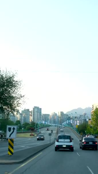 Vancouver Yolu Köprünün Üzerinde Yüksek Gökdelenleri Görebilirsiniz Arabanın Camından Ateş — Stok video
