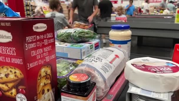 Costco Groothandel Supermarkt Met Kruidenierswaren Mensen Gaan Winkelen Grote Karren — Stockvideo