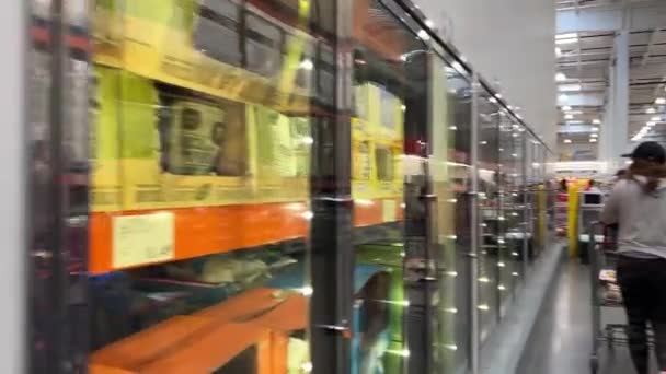 Costco Оптовый Супермаркет Продуктами Люди Ходят Магазинам Большие Тележки Забирая — стоковое видео