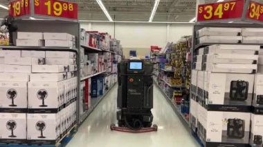 Avidbots Neo Robot Toronto, Kanada 'daki Eaton Centre AVM' de yerleri temizliyor. Avidbots Neo, Avidbots Corp. Canada Surrey Walmart 2023 tarafından geliştirilen bir amaca yönelik zemin temizleme robotudur.