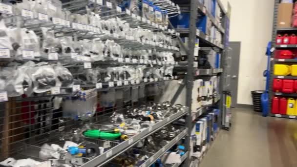 Princess Auto Ltd Kanadensisk Detaljhandelskedja Specialiserad Jordbruks Industri Garage Hydraulik — Stockvideo