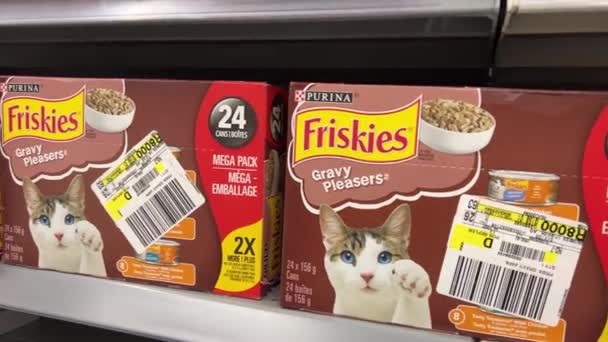 Friskies Cat Foods Полицях Магазинів Різні Кольори Аромату Олов Яні — стокове відео