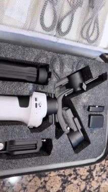 Moza Havayolları, Vancouver Kanada 2023 'ü hazırlayan siyah demir üssü beyaz kutuda yeni STD kameralarını açıyor.