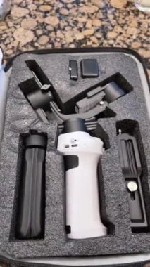 Moza Havayolları, Vancouver Kanada 2023 'ü hazırlayan siyah demir üssü beyaz kutuda yeni STD kameralarını açıyor.