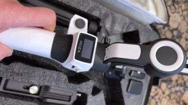 Moza Havayolları, Vancouver Kanada 2023 'ü hazırlayan siyah demir üssü beyaz kutuda yeni STD kameralarını açıyor.