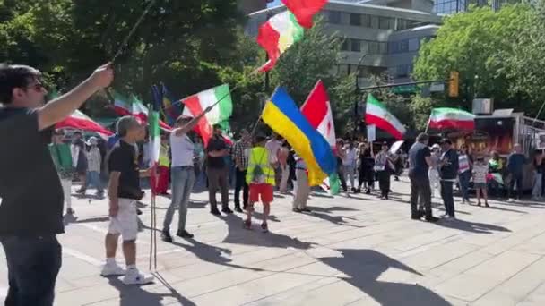 Insurrezione Del Popolo Iraniano Bandiere Manifestazione Difesa Dei Diritti Umani — Video Stock