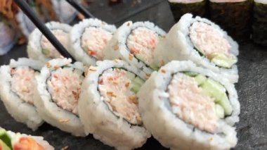 ROLL COMBO California Roll, Dynamite Roll, Tuna Maki, Somon Maki
