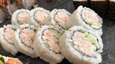 ROLL COMBO California Roll, Dynamite Roll, Tuna Maki, Somon Maki