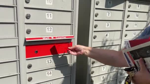 Boîte Aux Lettres Réception Lettres Femme Reçu Colis Par Poste — Video