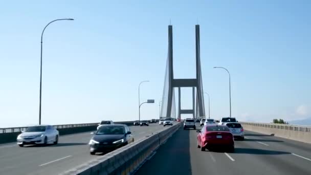 ニュー パットゥッロ橋はサリー市とニューウェストミンスター市の間の重要な連絡橋である 新しい4車線の有料橋は 使用するすべての人にとって重要な改善を提供します — ストック動画