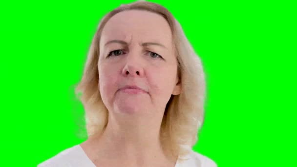 Hej Buď Opatrný Boční Pohled Portrét Blondýny Vážně Ukazuje Prstem — Stock video