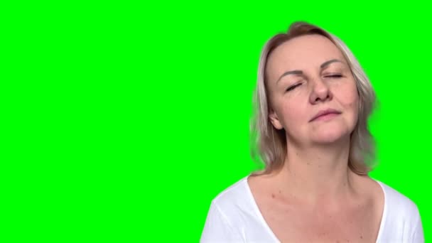 Kopfschmerzen Nahaufnahme Einer Jungen Frau Die Mit Geschlossenen Augen Auf — Stockvideo