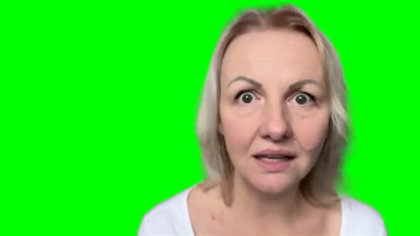 Nechce Mluvit Dospělou Ženou Mávat Hlavou Pozadí Světlo Nábytek Žádném — Stock video