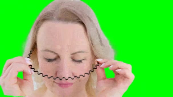 Mujer Usando Aro Negro Limpia Cabello Preparándose Para Maquillaje Limpieza — Vídeo de stock