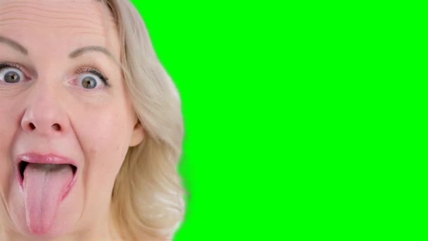 Çirkin Olmaya Çalışan Kısa Sarı Saçlı Bir Kadının Portresi Surat — Stok video