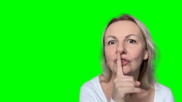 Van Vinger Tot Lippen Rustig Blonde Vrouw Vraagt Stilte Stilte — Stockvideo