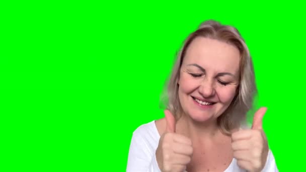 Kobieta Pokazuje Dwa Kciuki Górę Ona Jest Szczęśliwy Tańczy Wirujące — Wideo stockowe