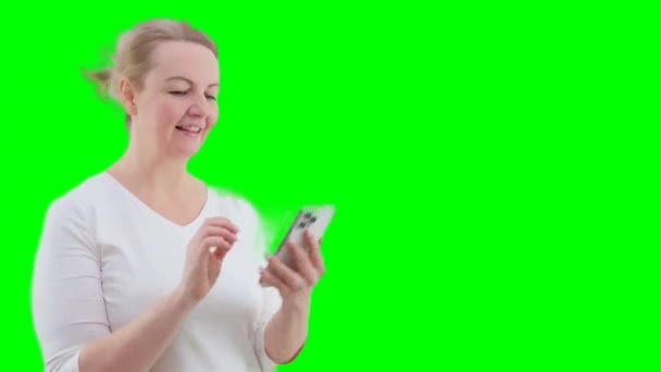 Домохозяйка Танцует Руках Телефоном Хорошая Музыка Хорошие Новости Смотреть Смешное — стоковое видео