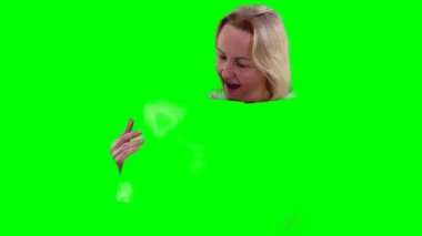 Kadın çalışma yeri, iş yeri ya da blog, yeni yıl fikirleri, planlama ve gelecek yıl için hedefler belirleme gibi düz kırtasiye yatıyordu. Oldukça neşeli kadın kolları kitabı boş görünüyor. 