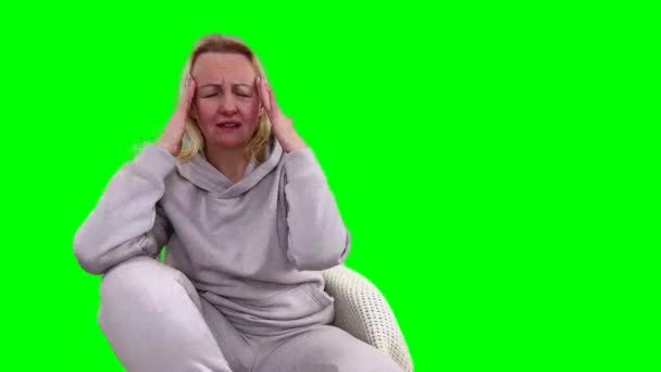 Bir Kadın Elleriyle Başını Tutar Baş Ağrısı Migren Baş Dönmesi — Stok video