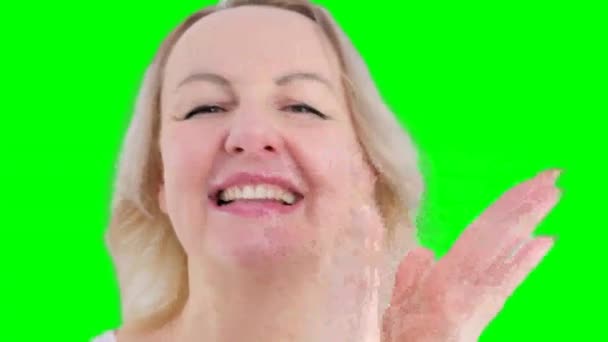 Затисніть Руку Або Плескаючи Руками Білому Ізольованому Фоні Молода Жінка — стокове відео