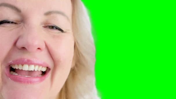 Gülümseyen Mutlu Bir Kadının Portresi Mükemmel Gülüşü Olan Beyaz Arka — Stok video