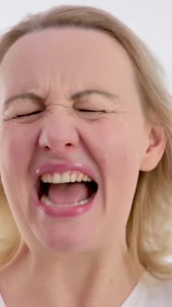Kobieta Sfrustrowany Zaskoczony Zaskoczony Bardzo Zły Smutek Zaczyna Płakać Rozłożone — Wideo stockowe