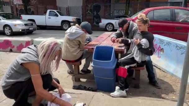 Hajléktalanok Élete Egy Nagyvárosban Választás Szabadsága Hajléktalanok Nagyvárosi Porfészekben Drogok — Stock videók