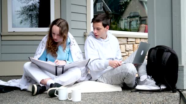 Homework Together Peep Boy Girl Sit Next Cups Tea Tracksuits — Stock Video