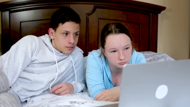 Two Girl Boy Using Laptop Together Bed Living Room High — Stock Video
