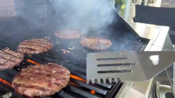 Steak Bbq Burger Placičky Smažit Nad Otevřeným Ohněm Roštu Flip — Stock video