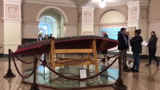 Dalam Gedung Parlemen Lantai Pertama Dari Orang Orang Ark Sedang — Stok Video