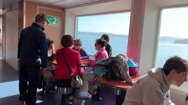 Viaje Ferry Desde Vancouver Capital Victoria Personas Habitaciones Cubiertas Vista — Vídeos de Stock