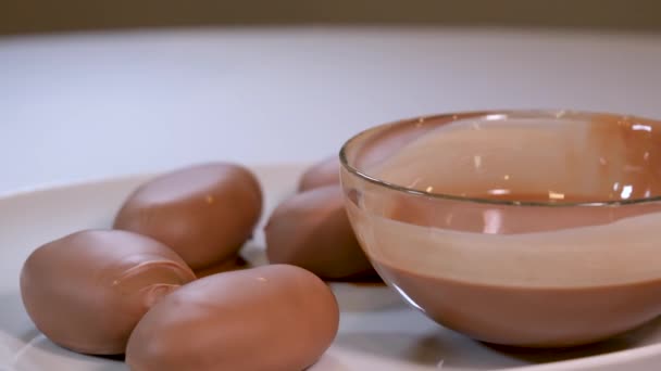 Colocar Sobre Mesa Bolo Chocolate Com Uso Cacau Manteiga Com — Vídeo de Stock