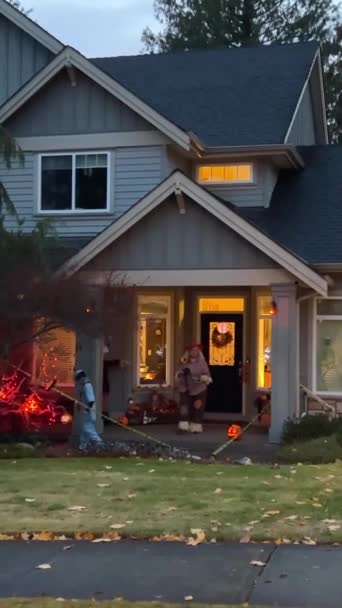Casa Privada Surrey Canadá Los Niños Halloween Vienen Casa Golpeando — Vídeos de Stock