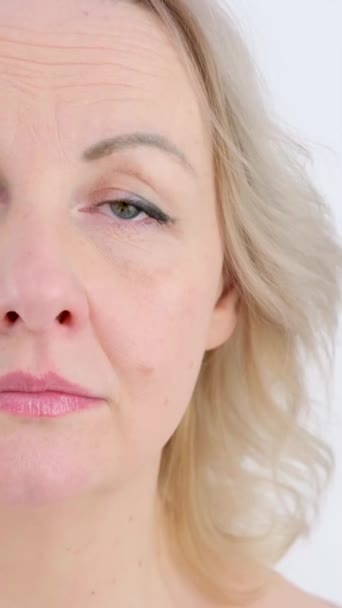 Blink Eyes Frequently Mucous Membrane Rest Moisten Eyes Tears Woman — Stock Video