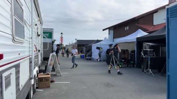拍摄拖架的帐篷城市人们赶忙准备拍摄保护食物温哥华2023 — 图库视频影像
