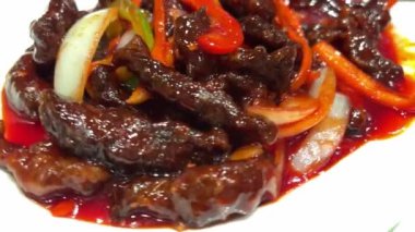 Kore usulü tatlı ve ekşi soslu kızarmış tavuk. Yüksek kalite 4k görüntü