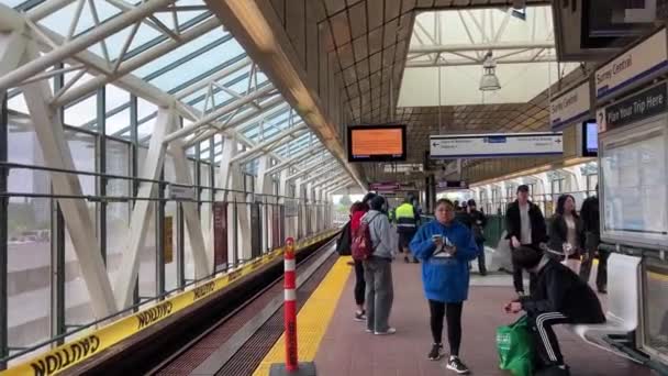 Surray Central Daki Gökyüzü Tren Stasyonu Nun Yenilenmesi Giriş Çıkışı — Stok video