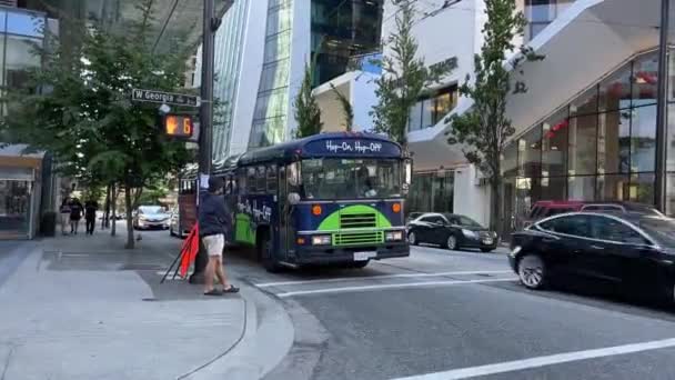 Turismo Autobús Vancouver Hop Hop Pasa Cámara Través Ciudad Vida — Vídeos de Stock