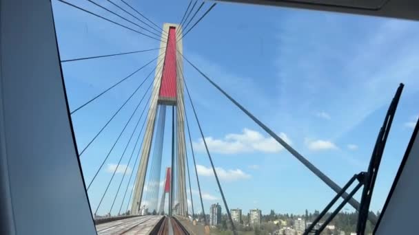 ニューウェストミンスターとサリー グレーターバンクーバー ブリティッシュコロンビア州 カナダのスカイトレイン橋 ブラウンズビル パーク 高品質4K映像 — ストック動画