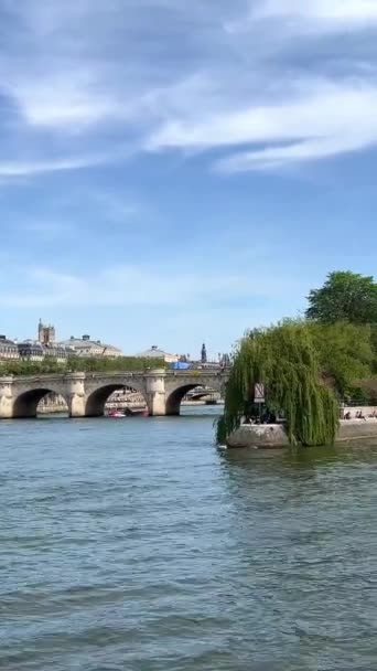 View Paris Ship River Seine Numerous Bridges Paris High Quality — Vídeo de Stock
