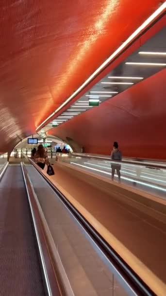 Estrada Motriz Escada Rolante Paris Metro Vertical Vídeo Paris França — Vídeo de Stock