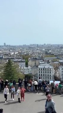 Paris 'teki Sacre Coeur Bazilika Kilisesi 12.04.23 Paris Fransa. Yüksek kalite 4k görüntü