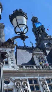 Hotel de Ville 'in belediye binasında Seine nehrinin sağ kıyısındaki eski ortaçağ Place de Greves' de Paris belediyesi yetkilileri bulunmaktadır. Paris Fransa..