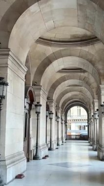 Paris Ulusal Müzik Akademisi 'nde Garnier Operası, Paris Operası, Paris' te 15.04.23 Paris 'te yaşayan insanların hayatı. Yüksek kalite 4k görüntü
